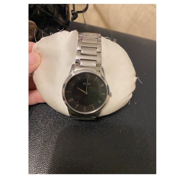 ‘Pre-Owned Men’s Guess Watch’⌚️ - Picture 8 of 9